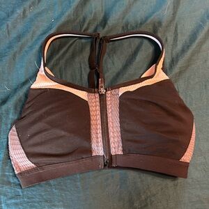 Victoria’s Secret sports bra in 32C.